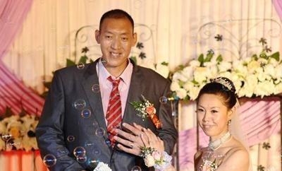 身高2米3，孙明明离开CBA，现身各种野球场，为了生活有何不可