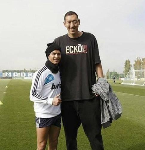 身高2米3，孙明明离开CBA，现身各种野球场，为了生活有何不可