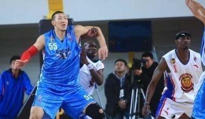 身高2米3，孙明明离开CBA，现身各种野球场，为了生活有何不可