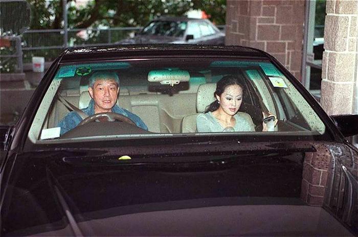 弃癌症老婆求欢章小蕙，女儿穷到偷内裤：香港“白头佬”去世