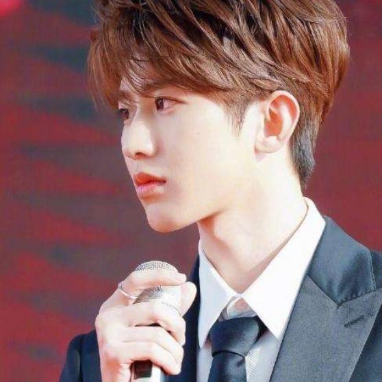 央视春晚阵容曝光，小鲜肉霸占舞台，朱时茂批：先看看自己行不行