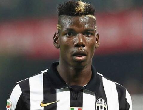 黑人球星博格巴,身高1米9体重168,女友是白人模特,已生下一子