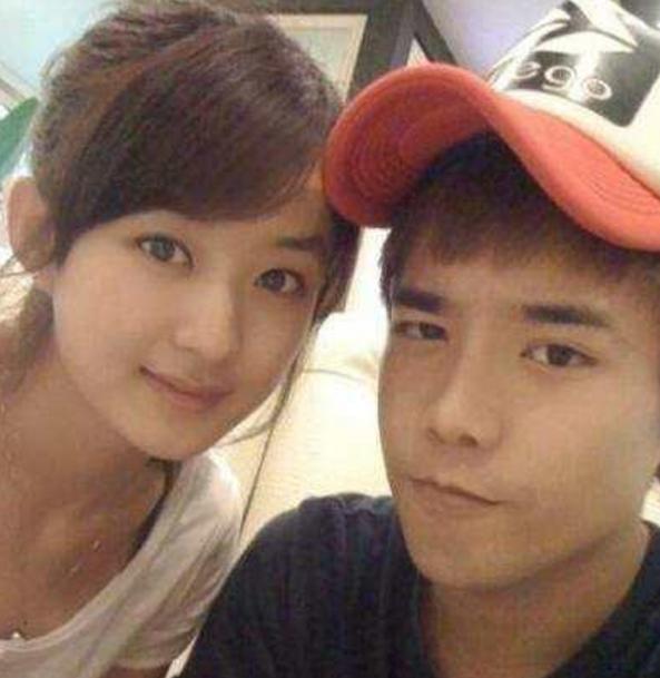 赵丽颖和家人的合照，弟媳妇一脸不开心：难道是因为姐姐太美？