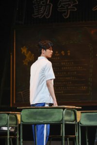 ​粉丝“十问”林彦俊，谴责对方身材管理失败，恋爱不敢承认？