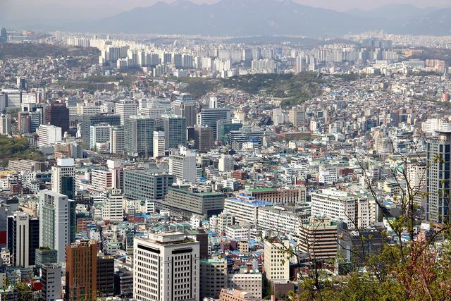 人均GDP是中国3倍的国家，人们却喜欢往中国跑