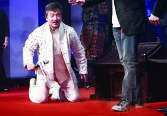 他是向华强都不敢惹的人，出道二十多年零绯闻，今认赵丽颖做女儿