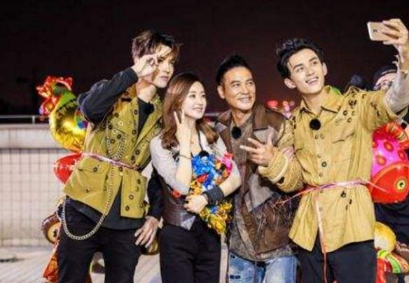 他是向华强都不敢惹的人，出道二十多年零绯闻，今认赵丽颖做女儿