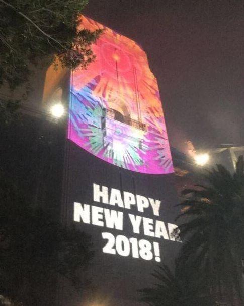 跨年夜最大的乌龙，跨海大桥出现2018字样，网友：太刺眼