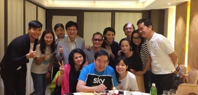 “肥猫”郑则仕因病1年瘦27斤，头发稀疏苍白，幸好妻子不离不弃