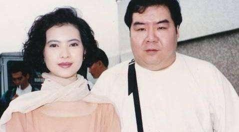 “肥猫”郑则仕因病1年瘦27斤，头发稀疏苍白，幸好妻子不离不弃