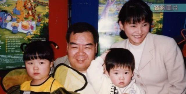 “肥猫”郑则仕因病1年瘦27斤，头发稀疏苍白，幸好妻子不离不弃