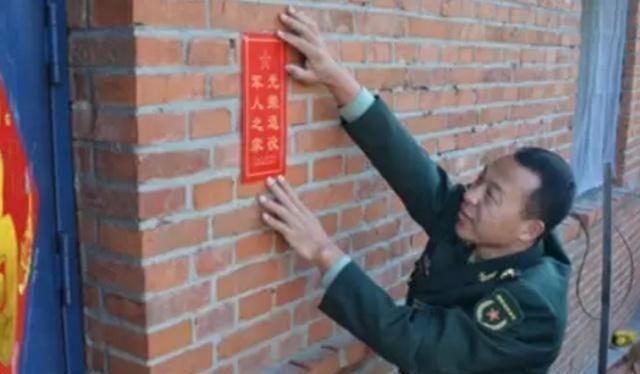 我国退伍军人的“光荣牌”应挂哪？有两点注意事项，可别挂错了