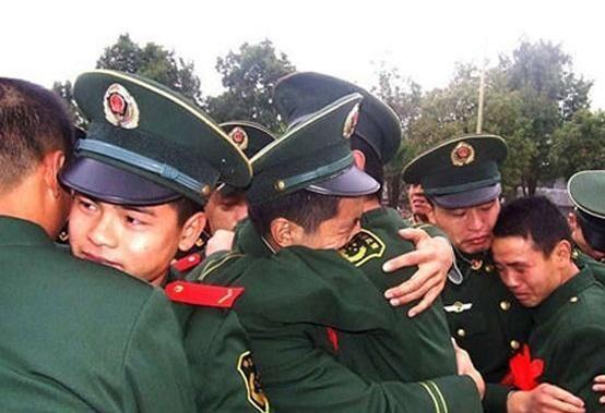 我国退伍军人的“光荣牌”应挂哪？有两点注意事项，可别挂错了