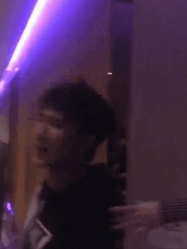 被自己老婆“拎着”上热搜?大张伟与经纪人的爱情让人羡慕