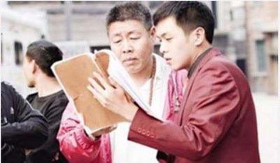 父亲私生活混乱，四婚娶90后小妈，张若昀爱情顺利却少了亲情