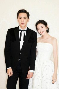 ​父亲私生活混乱，四婚娶90后小妈，张若昀爱情顺利却少了亲情