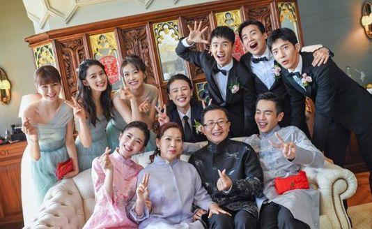 父亲私生活混乱，四婚娶90后小妈，张若昀爱情顺利却少了亲情