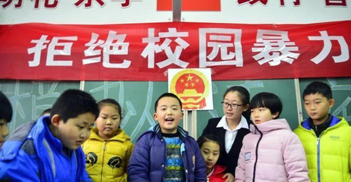 不要低估女生之间的校园暴力，其残忍程度让人痛心疾首