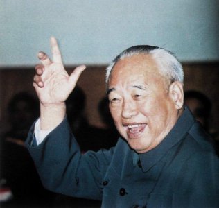 ​由17个军组成的第一野战军，两位军长是上将，五位军长是军区司令