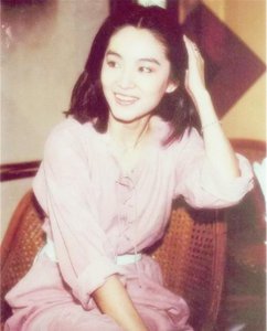 ​林青霞珍贵的老照片，第二张与秦汉的合影，最后一张结婚照