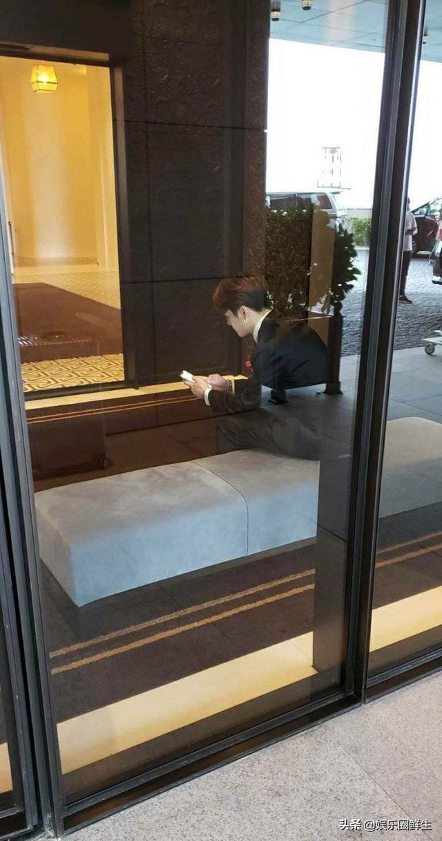 王嘉尔当伴郎上了热搜,男明星里谁是最帅伴郎?