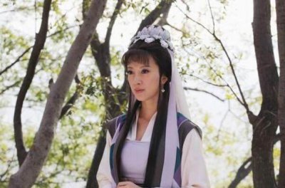 ​金巧巧的5个“公主”形象，孔雀公主最惊艳，亮点却在图3