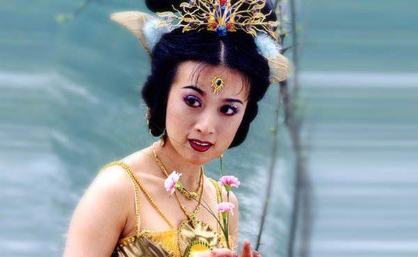 金巧巧的5个“公主”形象,孔雀公主最惊艳,亮点却在图3