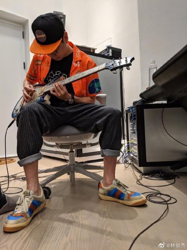 经纪人拍掉路人手机嚣张道歉无诚意 林俊杰未回应怕引火烧身?