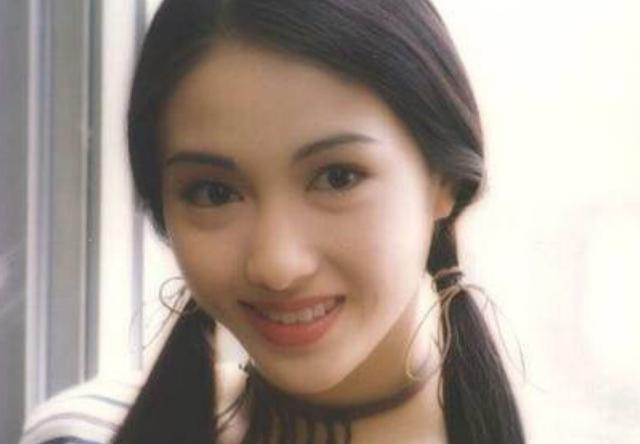 她是“港版赵敏”,闭月羞花国色天香,为救胞弟息影嫁残疾富商