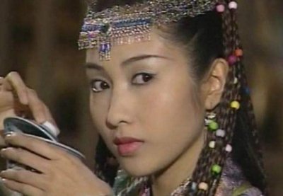 ​她是“港版赵敏”，闭月羞花国色天香，为救胞弟息影嫁残疾富商