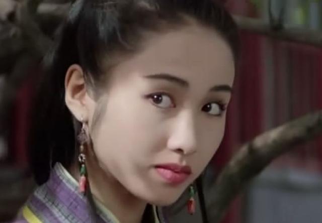 她是“港版赵敏”,闭月羞花国色天香,为救胞弟息影嫁残疾富商