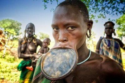 ​世界上嘴巴最大的种族，非洲唇盘族