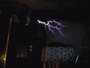 人造闪电实验,特斯拉线圈,原理很简单,这下被网友们玩坏了