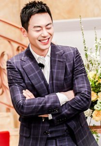 ​朱亚文最不舍得删的照片，第4张是多少人的壁纸啊