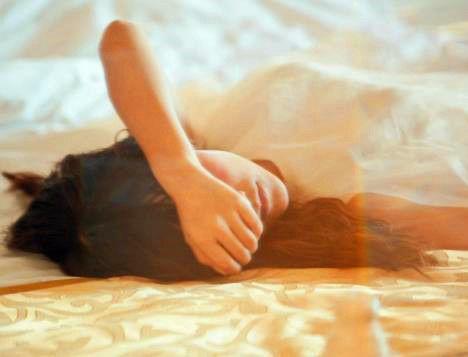 出差刚到家，老公急不可耐，门外异响，我感觉事情不对劲