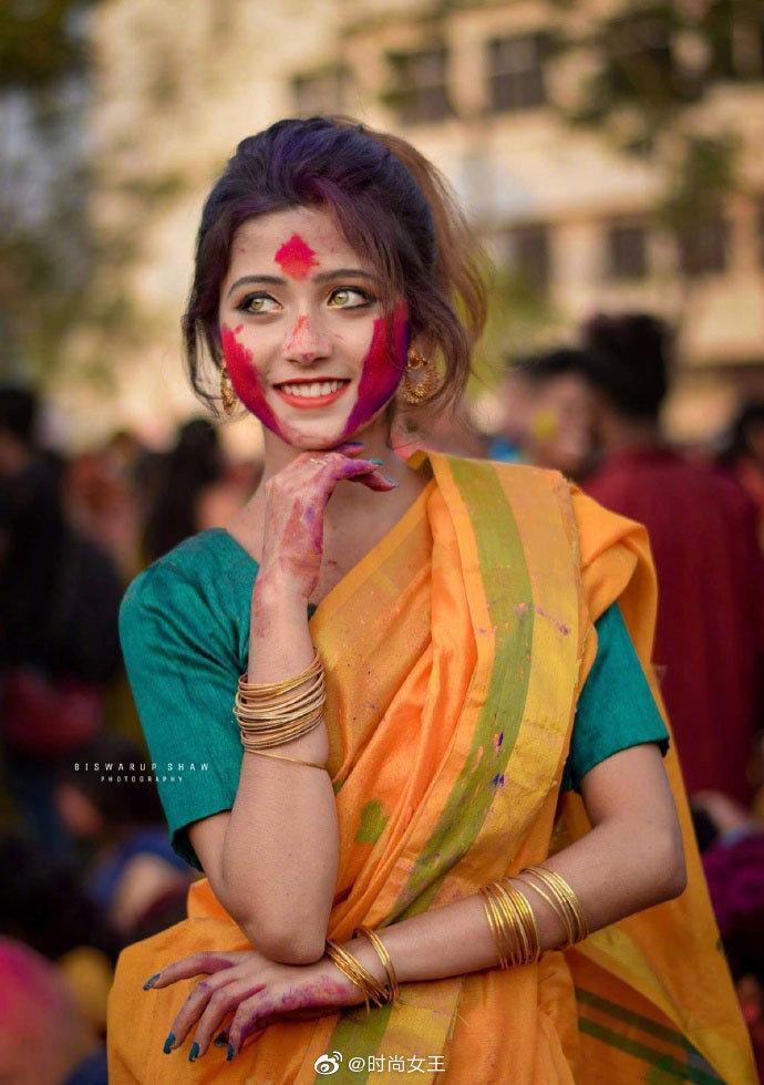 最近印度女孩Riya Sanyal刷了屏，眉形如月,眼睛里有星星