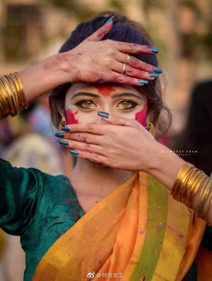 最近印度女孩Riya Sanyal刷了屏，眉形如月,眼睛里有星星