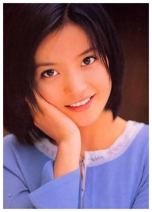 赵薇最珍贵的四张青涩照,第一张颜值逆天,看完最后一张直接缺氧