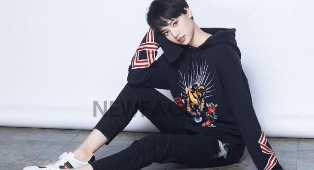 她撞脸鹿晗，被称为“女版鹿晗”，网友称最后一张图相似度达99