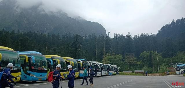 8岁男孩海螺沟失联8天，父母放弃集体搜救