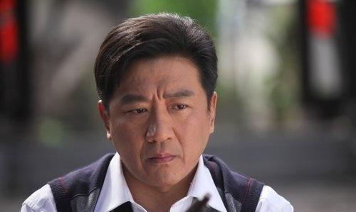 出道多年的他，低调生活钻研演技，儿子也很优秀真是人生赢家啊