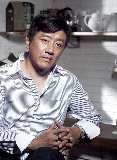 出道多年的他，低调生活钻研演技，儿子也很优秀真是人生赢家啊