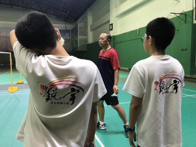 ​林立文亲临呼和浩特乒羽中心为锐宇青少年羽毛球俱乐部指导教学