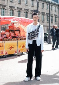 ​运动裤原来这么时尚，学会这几种搭配技巧，再也不用担心变土气