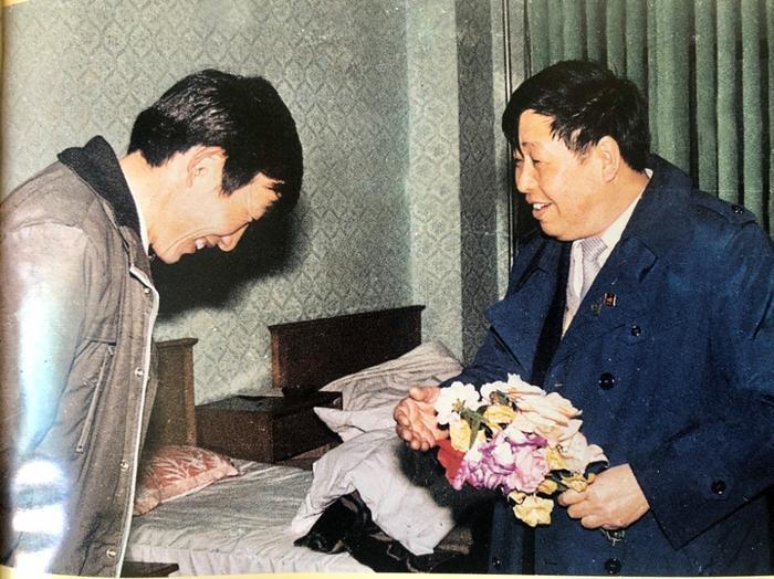 相声名家韩兰成倾其所有 让石头“说话”