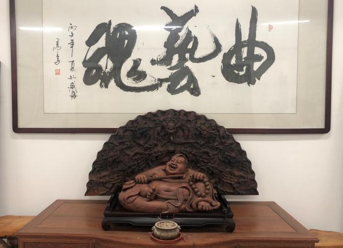 相声名家韩兰成倾其所有 让石头“说话”