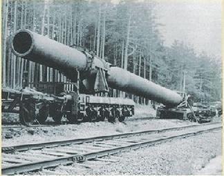 毁天灭地—德国巨炮，炮管直径容纳四个成年人，需2000人操作它