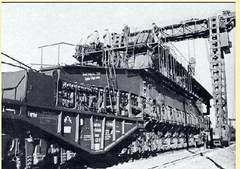 毁天灭地—德国巨炮，炮管直径容纳四个成年人，需2000人操作它