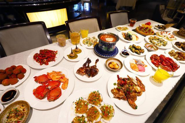 联联探店丨拥有32年辉煌的岷山饭店，如何在激烈角逐中屹立不倒？