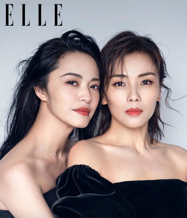 姚晨和刘涛罕见同框，穿同款吊带黑裙，同是70后，更喜欢谁的演绎